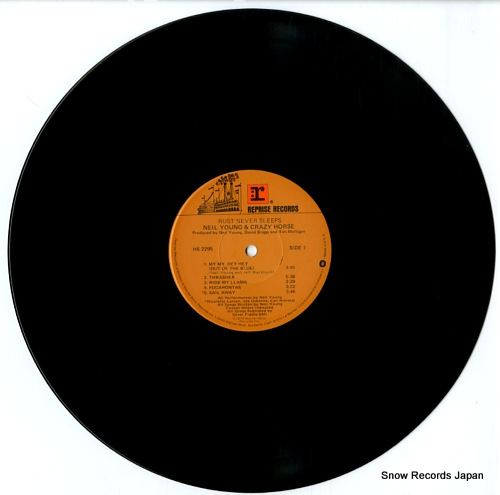 YOUNG, NEIL rust never sleeps HS2295