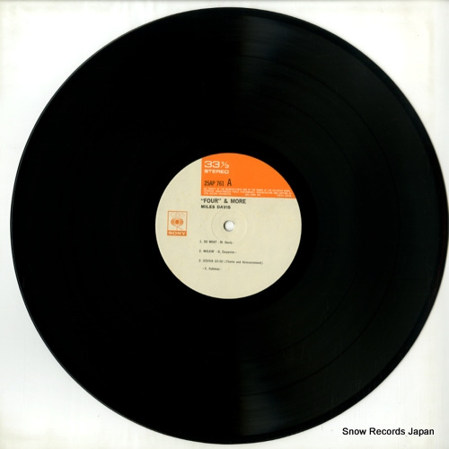 DAVIS, MILES 'four' & more recorded live in concert 25AP761
