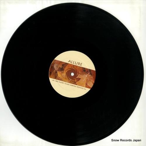 ALLURE no more tears BLACKHOLE121-5