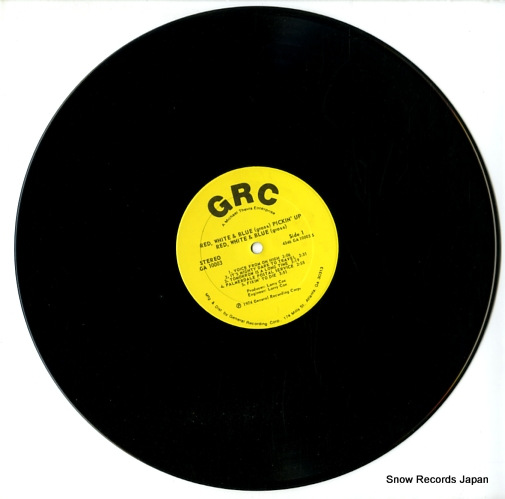 RED, WHITE AND BLUE (GRASS) pickin' up GA-10003