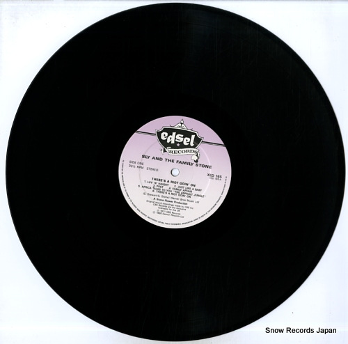 SLY AND THE FAMILY STONE there's a riot goin' on XED165